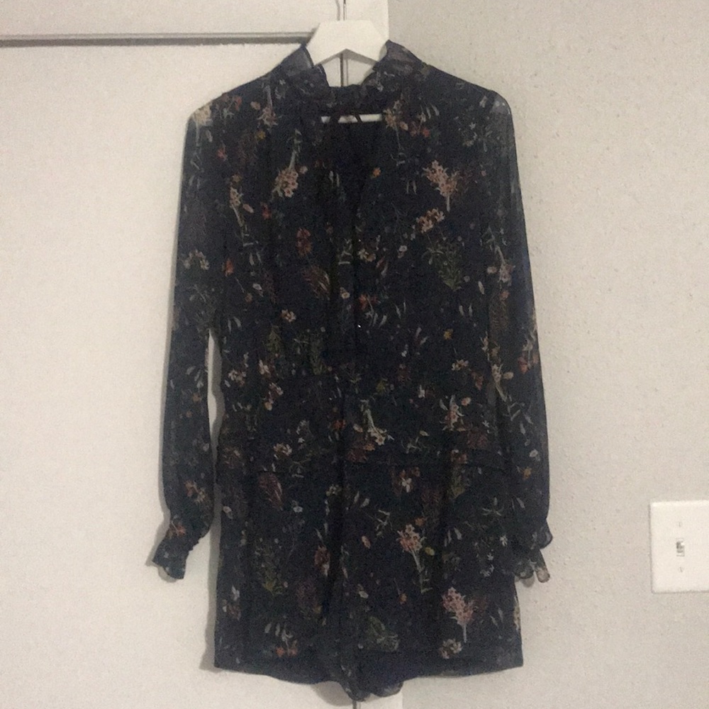 Romper with flower details